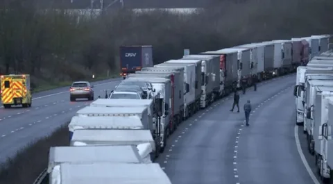 Hundreds of grain trucks on Ukrainian-Romanian border