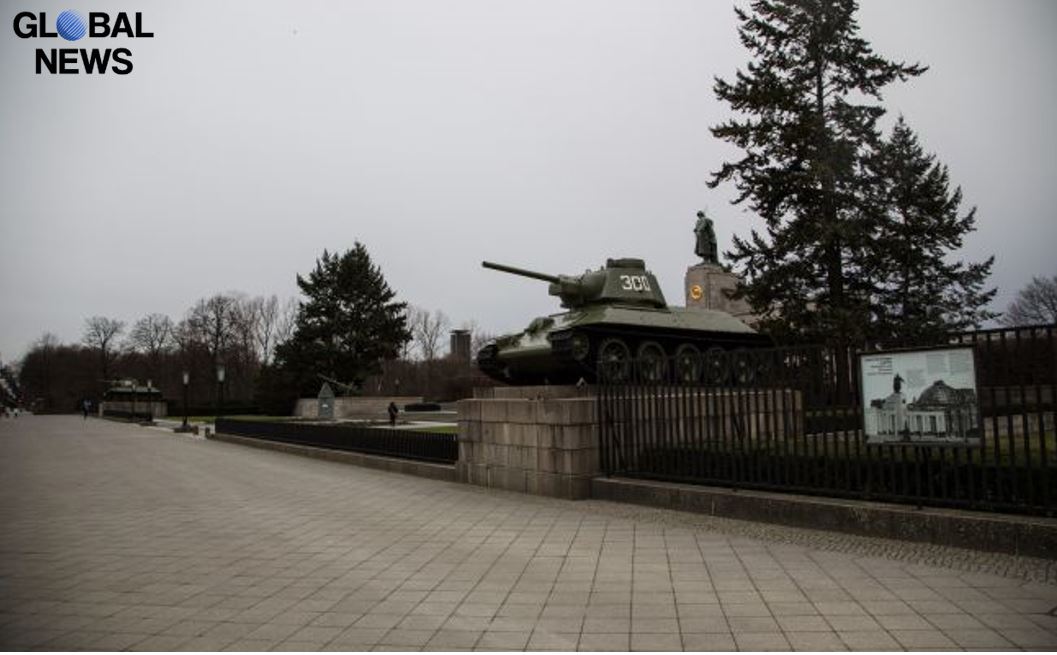 Scholz Opposed the Removal of Soviet Tanks from the Memorial in Berlin